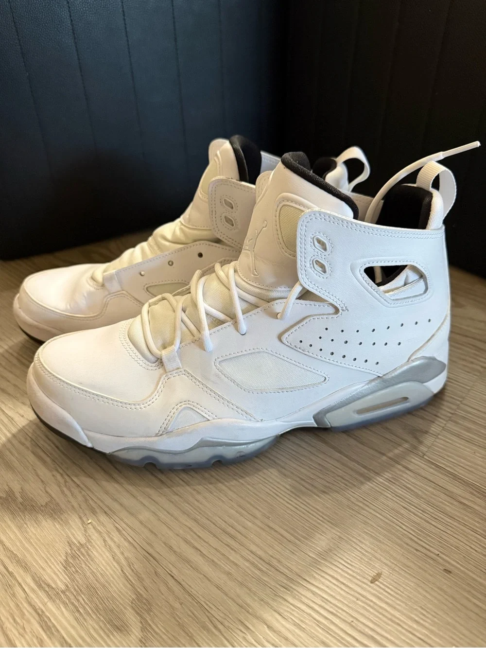 Jordan clean white
